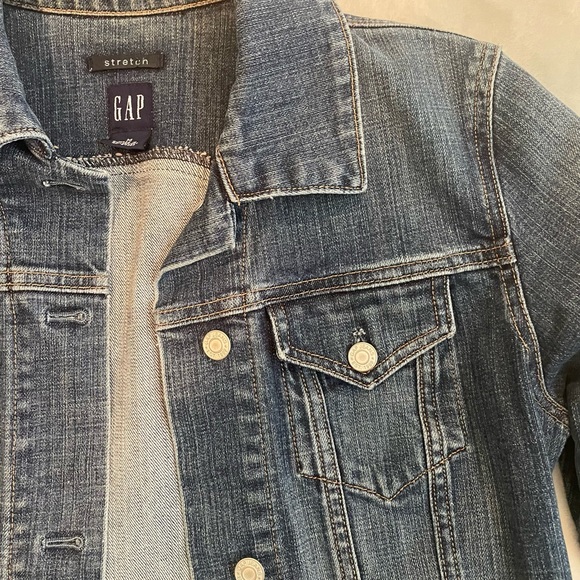 GAP stretch denim jacket size Medium - Picture 2 of 3